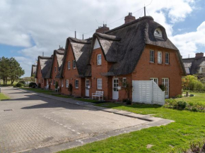 Ferienwohnung mit Kamin im reetgedeckten Appartementhaus